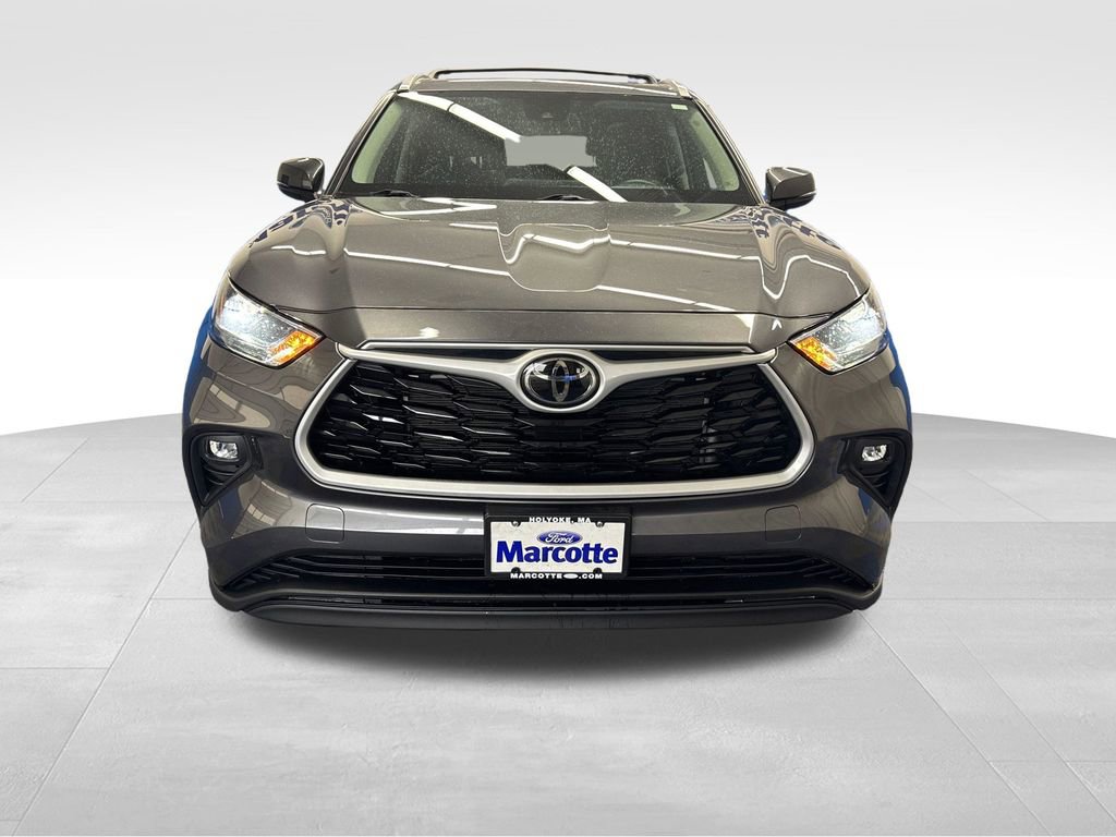 Used 2023 Toyota Highlander XLE AWD/4WD image 9