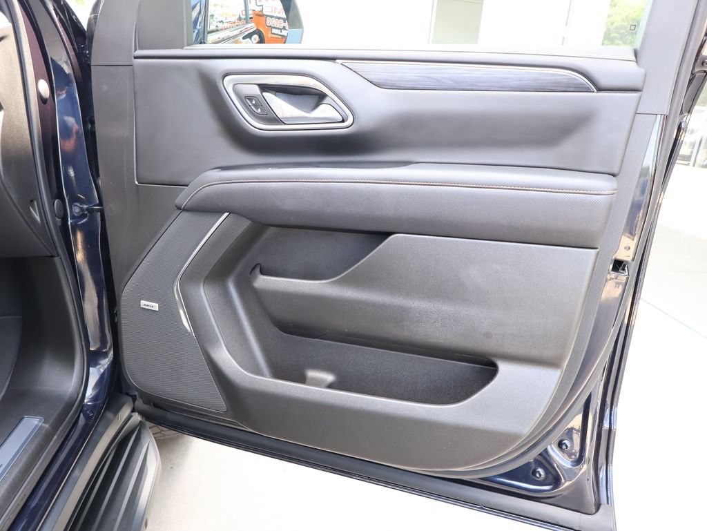 Used 2023 GMC Yukon XL SLT w/ SLT Luxury Package AWD/4WD image 44