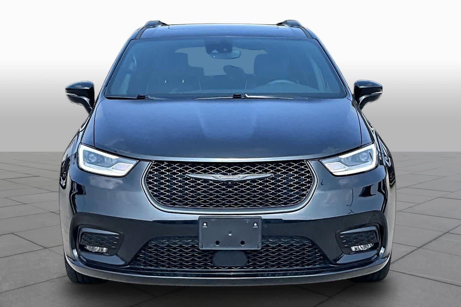 Used 2025 Chrysler Pacifica Limited FWD image 4