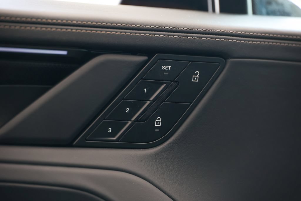 New 2026 Porsche Cayenne Turbo AWD/4WD image 43