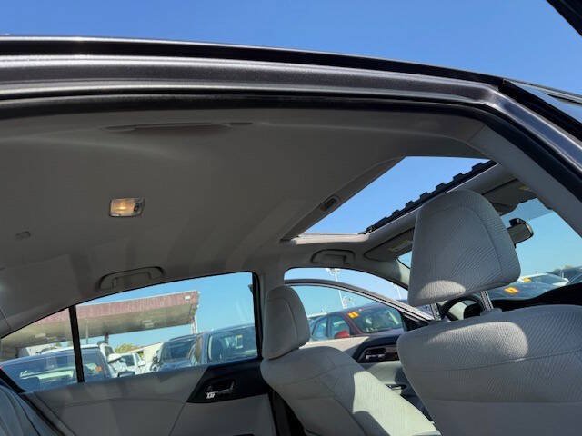 Used 2017 Honda Accord EX image 16