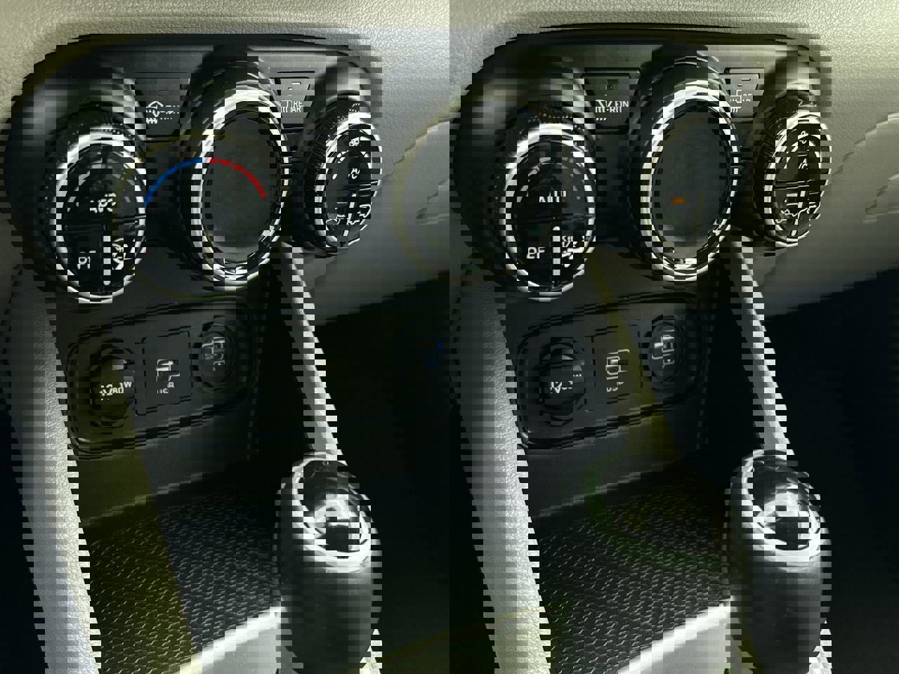 Used 2021 Hyundai Venue SEL image 19