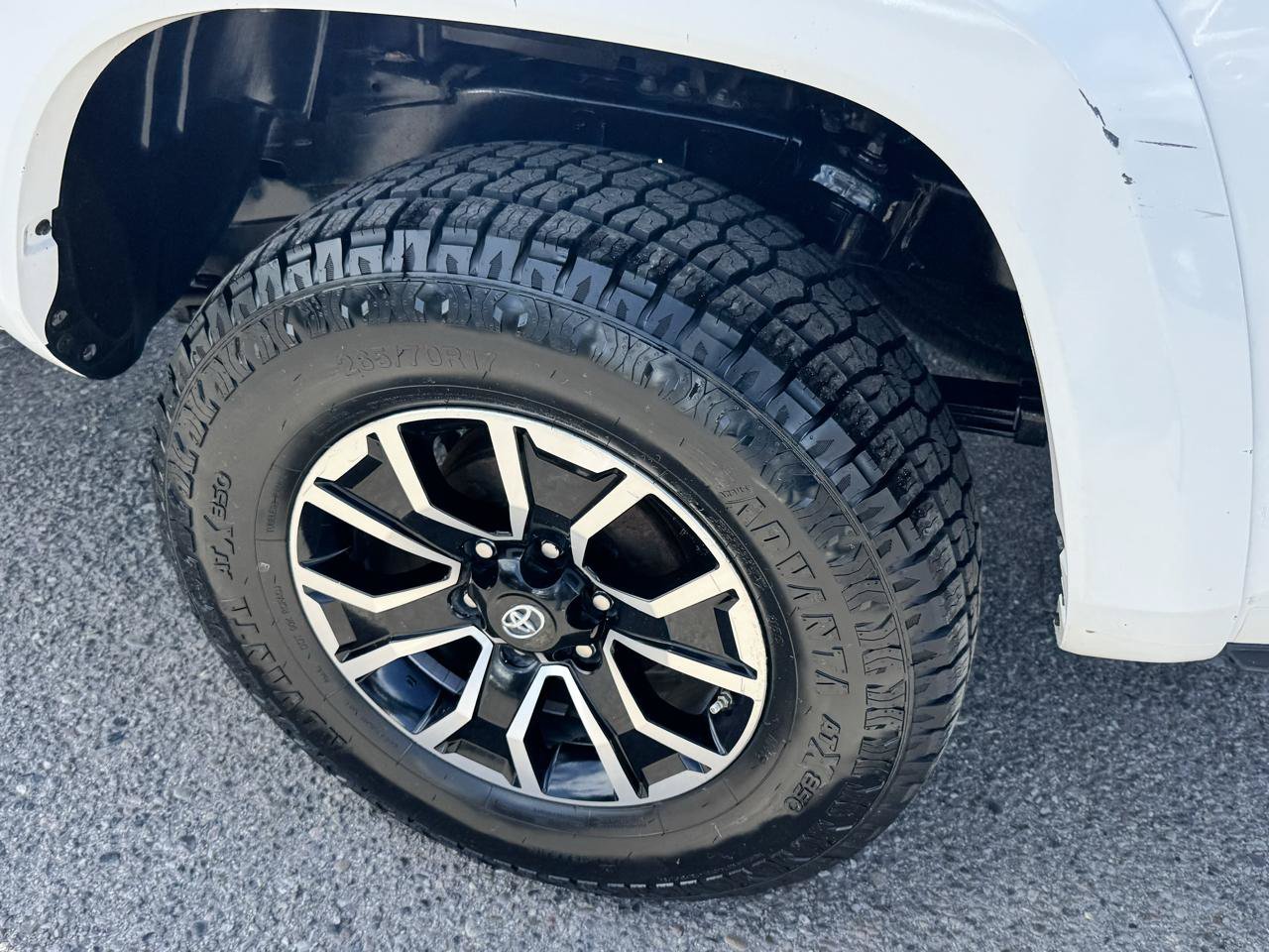 Used 2019 Toyota Tacoma SR5 AWD/4WD image 11