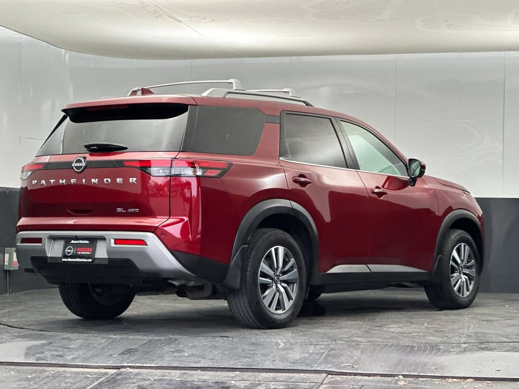 Used 2024 Nissan Pathfinder SL image 3