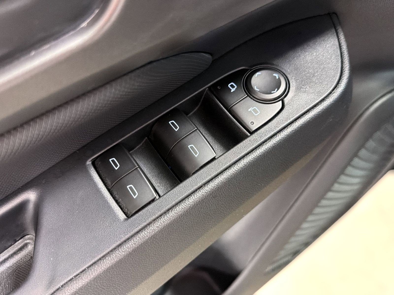 Used 2025 Chevrolet Equinox EV LT FWD image 12