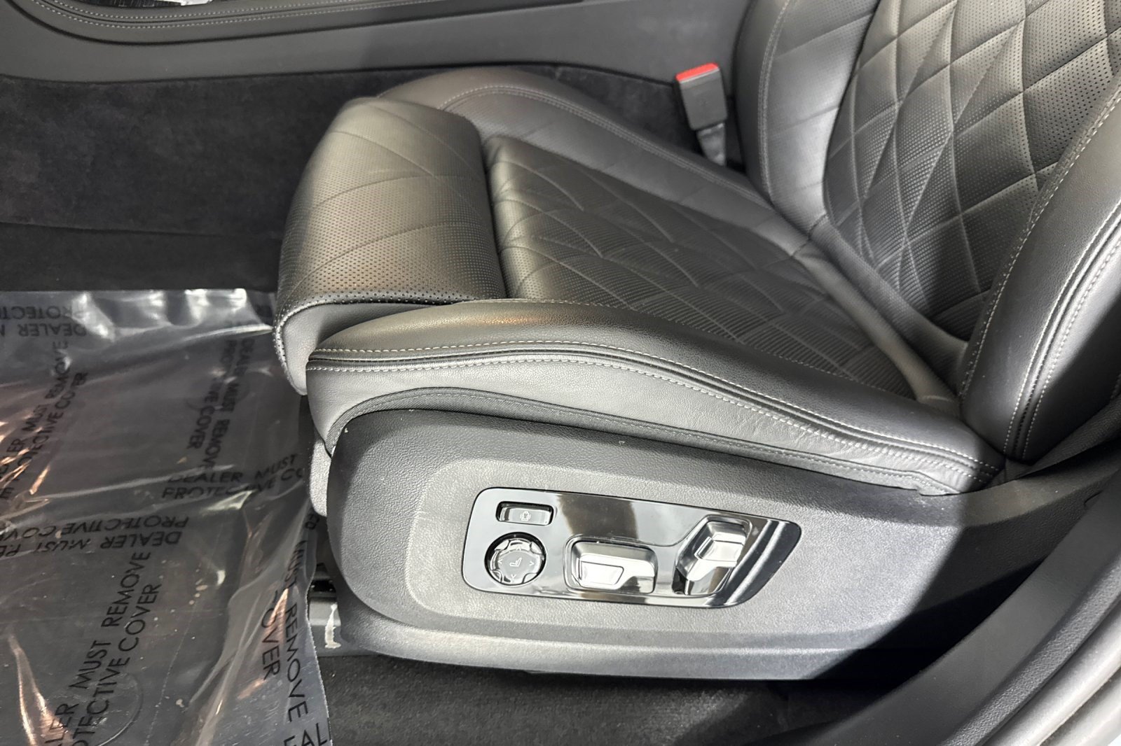 Used 2024 BMW X7 xDrive40i w/ M Sport Package AWD/4WD image 14