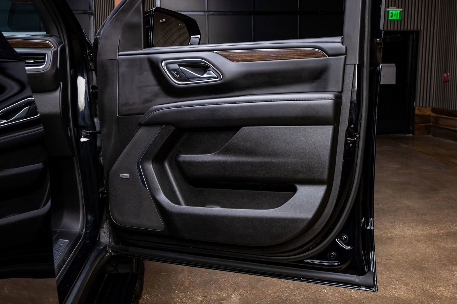 Used 2023 Chevrolet Tahoe High Country AWD/4WD image 38