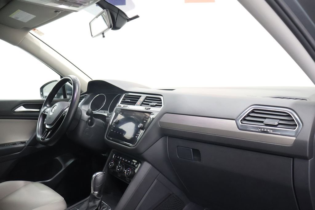Used 2019 Volkswagen Tiguan SE w/ Panoramic Sunroof Package image 23