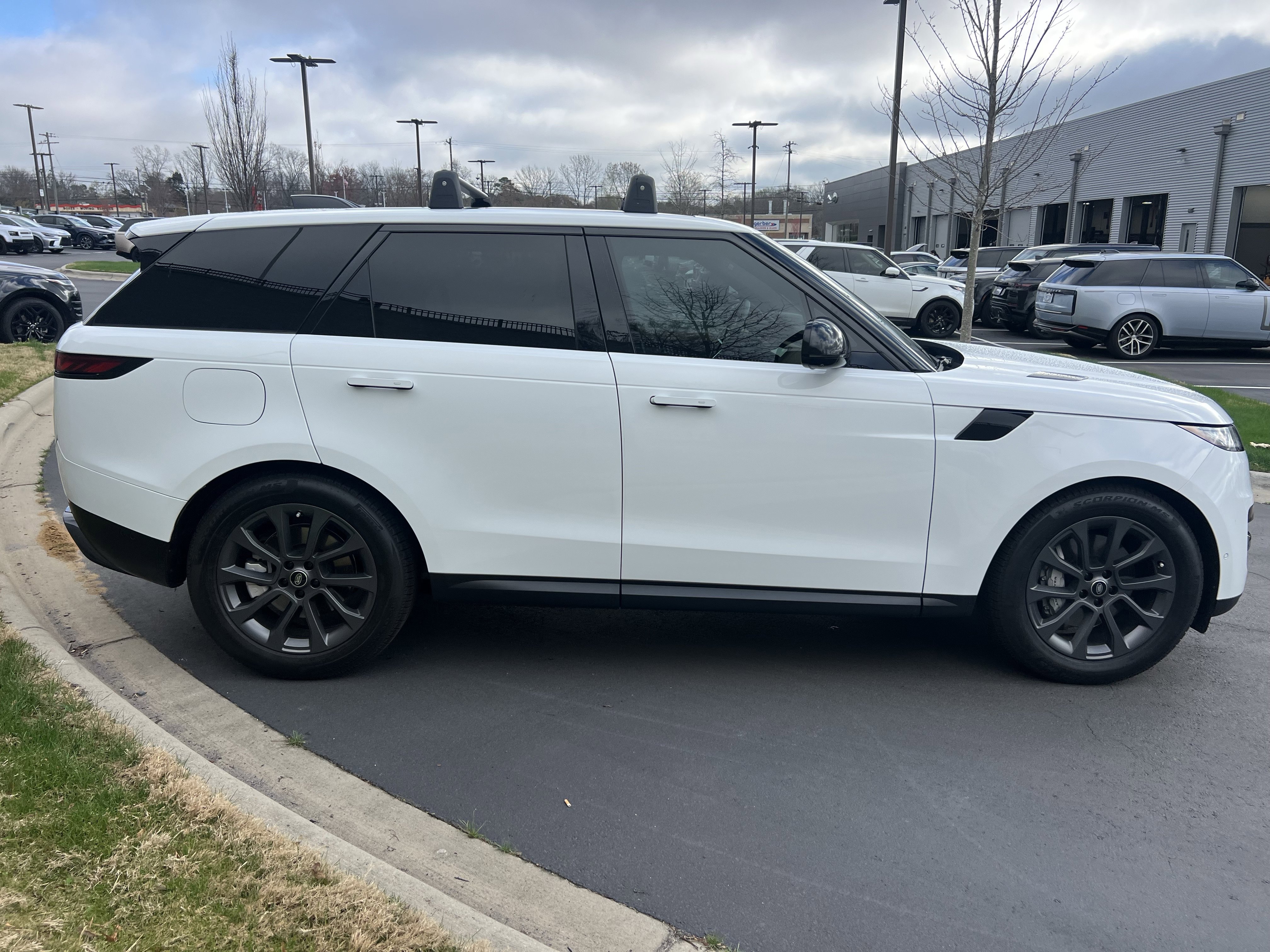 Certified 2025 Land Rover Range Rover Sport SE image 8