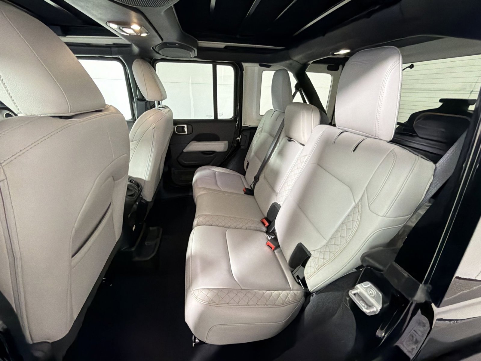 Used 2021 Jeep Wrangler Unlimited Sahara image 24