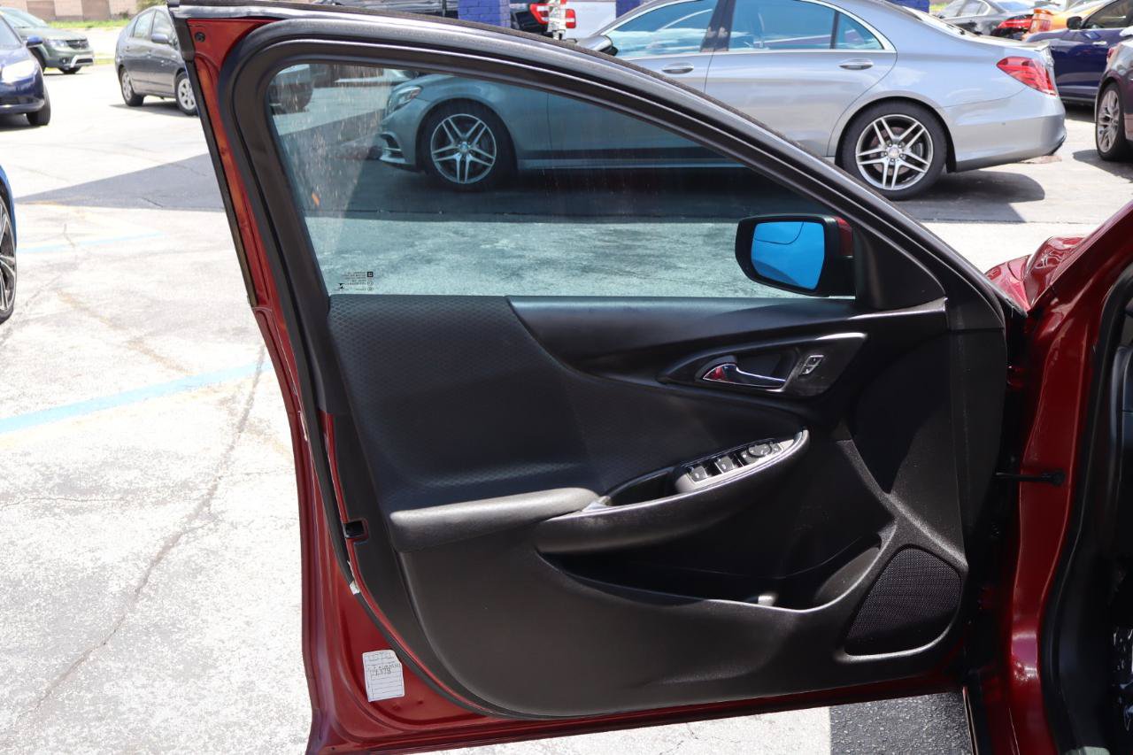Used 2018 Chevrolet Malibu LT FWD image 12