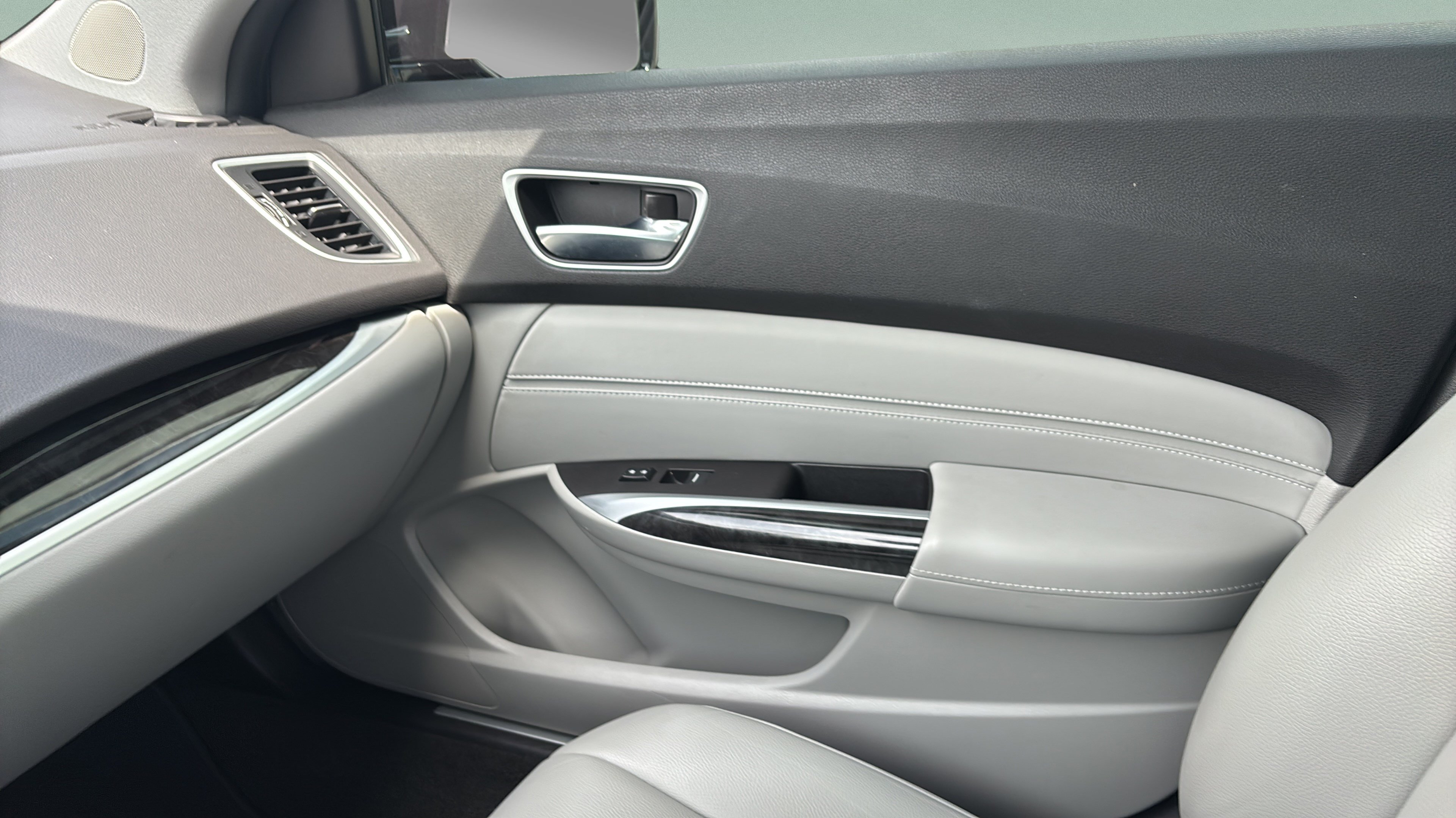 Used 2018 Acura TLX FWD image 27