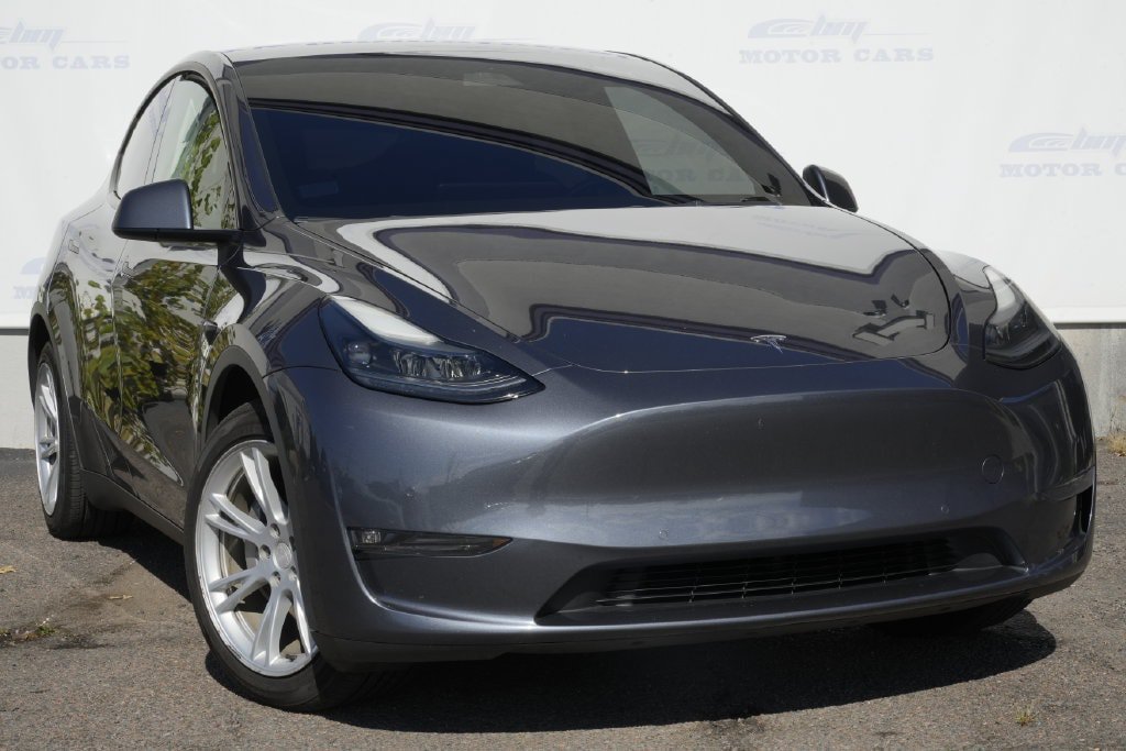 Used 2022 Tesla Model Y Long Range AWD/4WD image 1