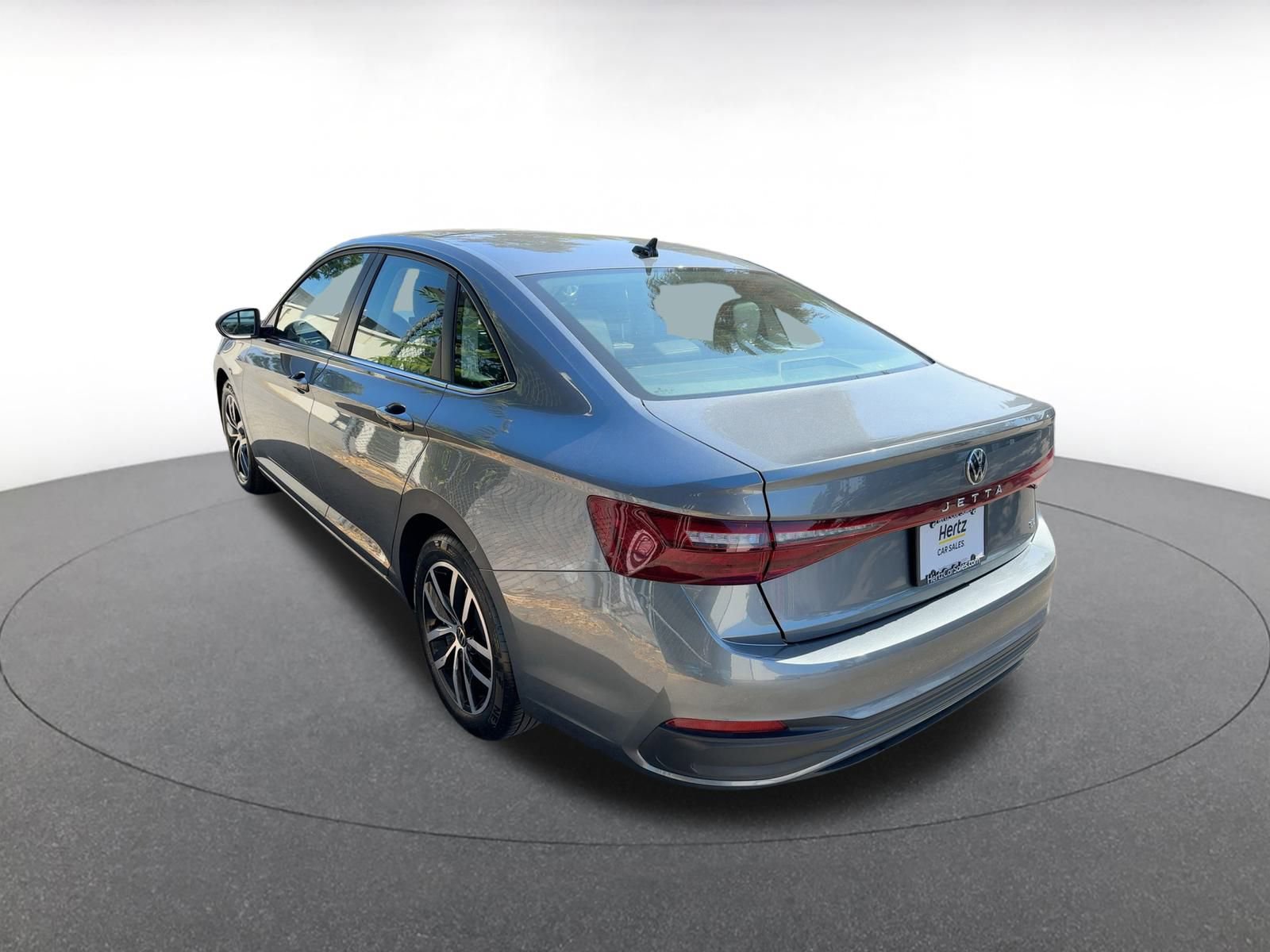 Used 2025 Volkswagen Jetta SE image 14