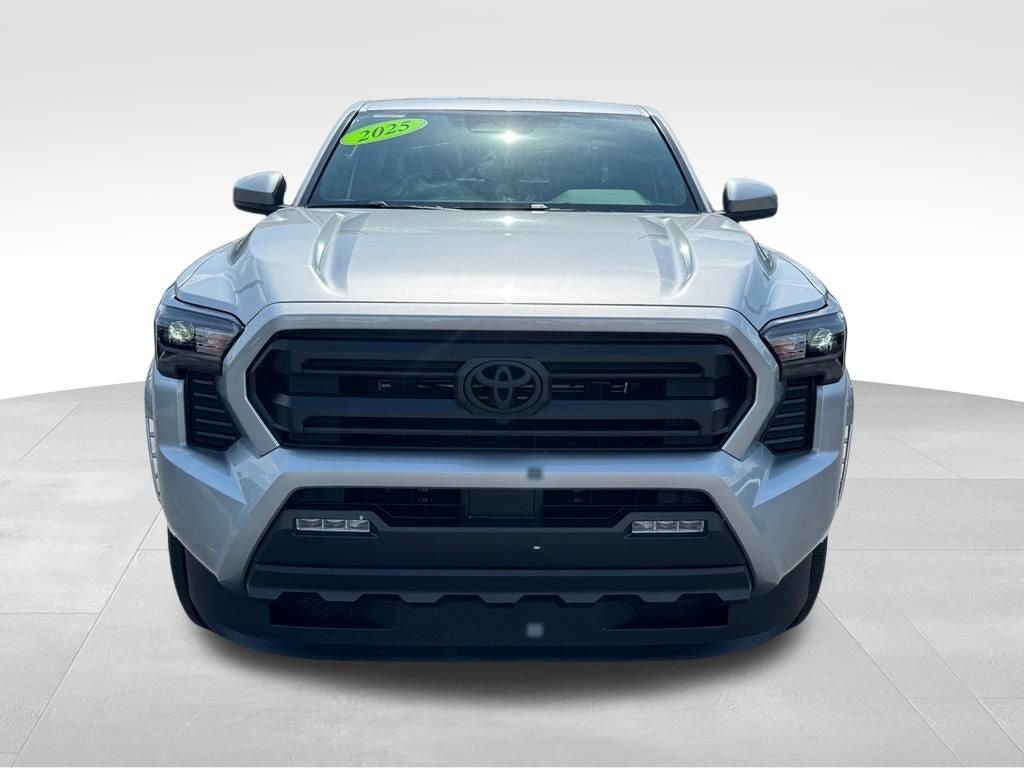 Used 2025 Toyota Tacoma SR5 AWD/4WD image 17
