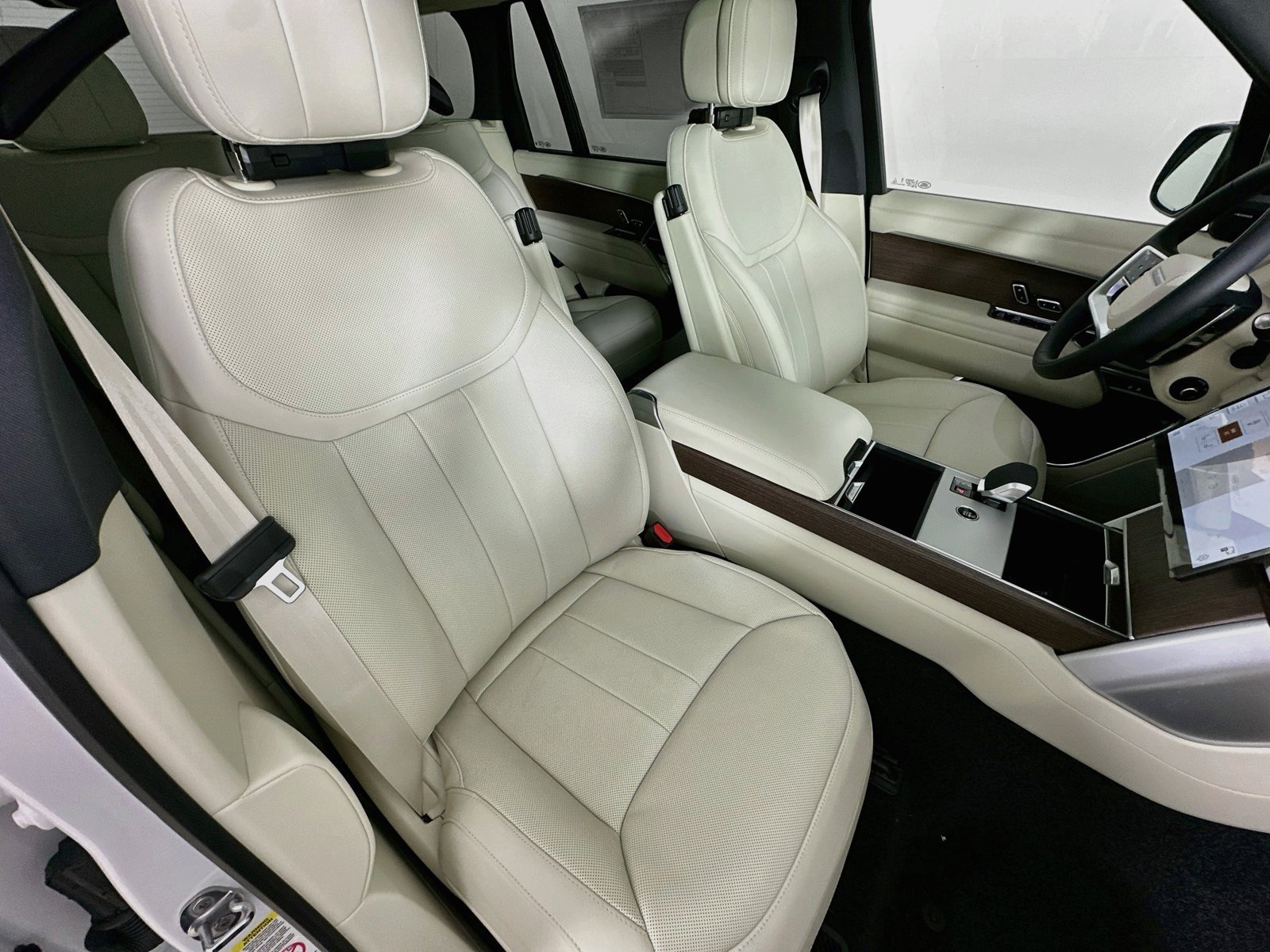 New 2026 Land Rover Range Rover Long Wheelbase SE AWD/4WD image 44