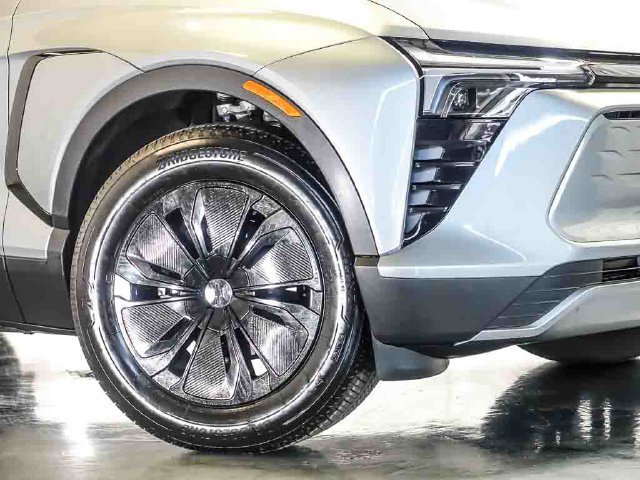 Used 2026 Chevrolet Blazer EV LT AWD/4WD image 4