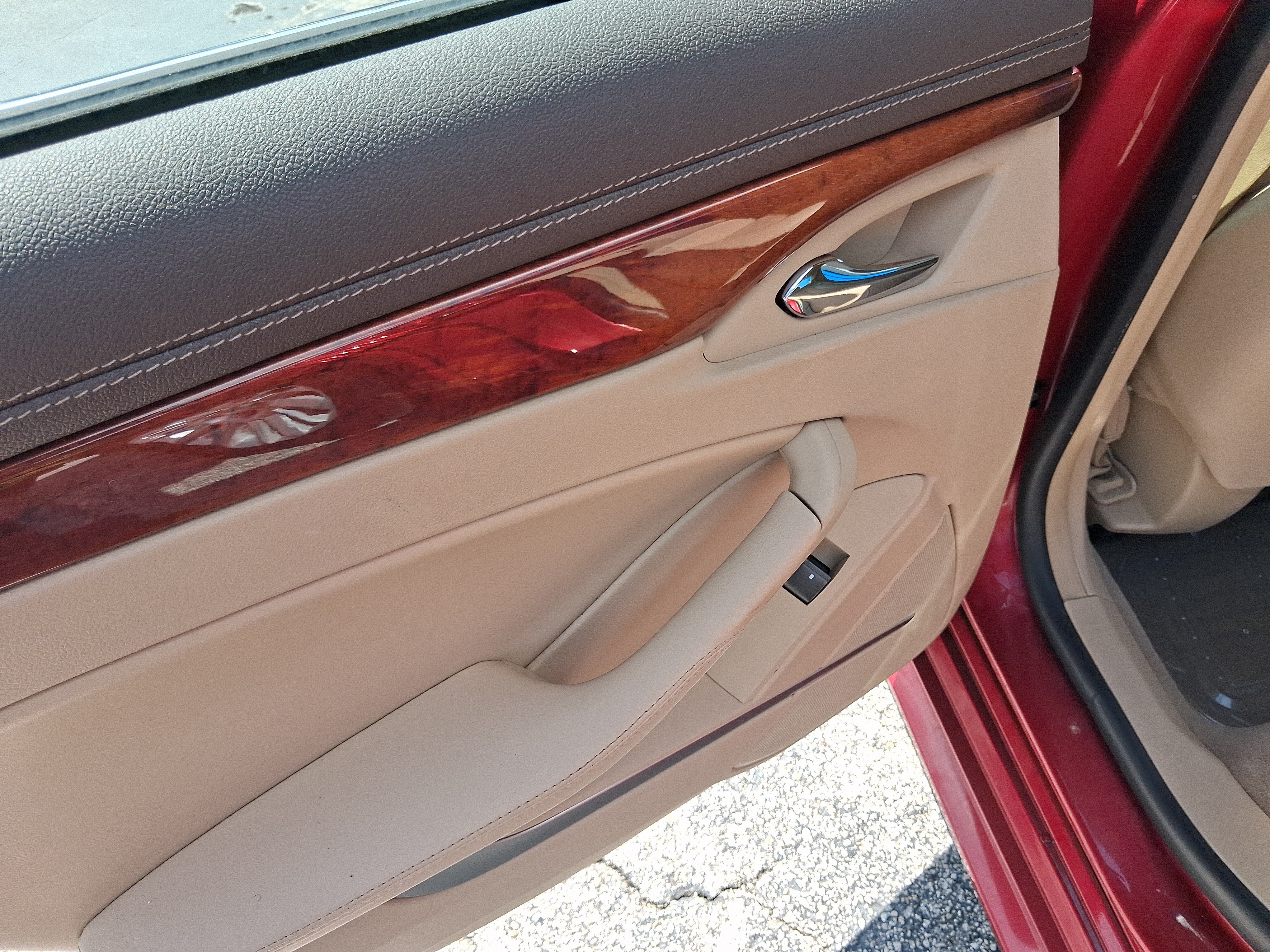 Used 2011 Cadillac CTS Luxury RWD image 21