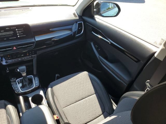 Certified 2025 Kia Seltos S FWD image 10
