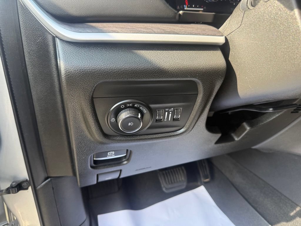 Used 2021 Jeep Grand Cherokee L Limited AWD/4WD image 13