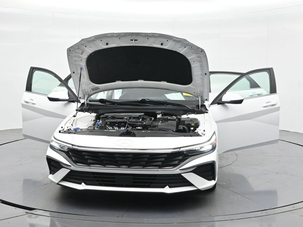 Used 2025 Hyundai Elantra Limited FWD image 39