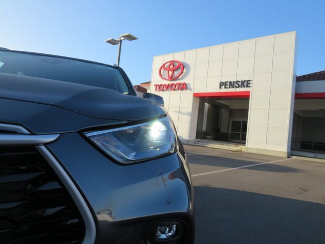 New 2025 Toyota Highlander XLE image 4