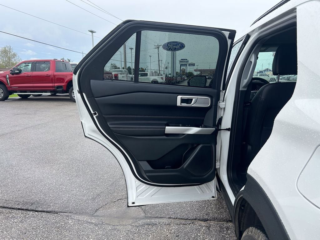 Used 2024 Ford Explorer XLT w/ Equipment Group 202A AWD/4WD image 16