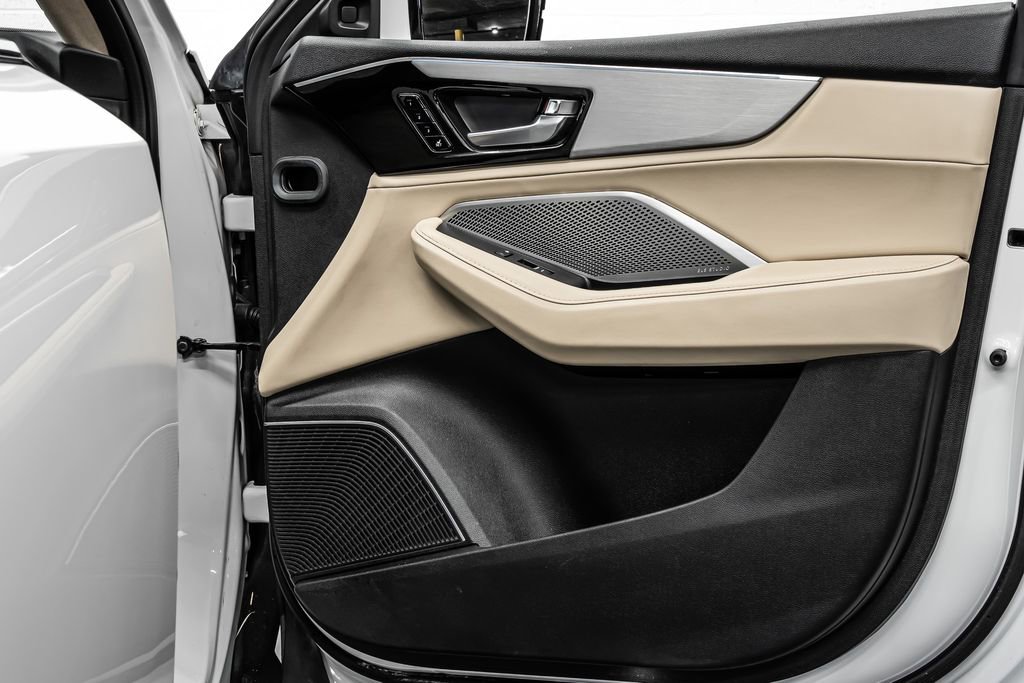 Certified 2023 Acura MDX FWD w/ Technology Package image 17