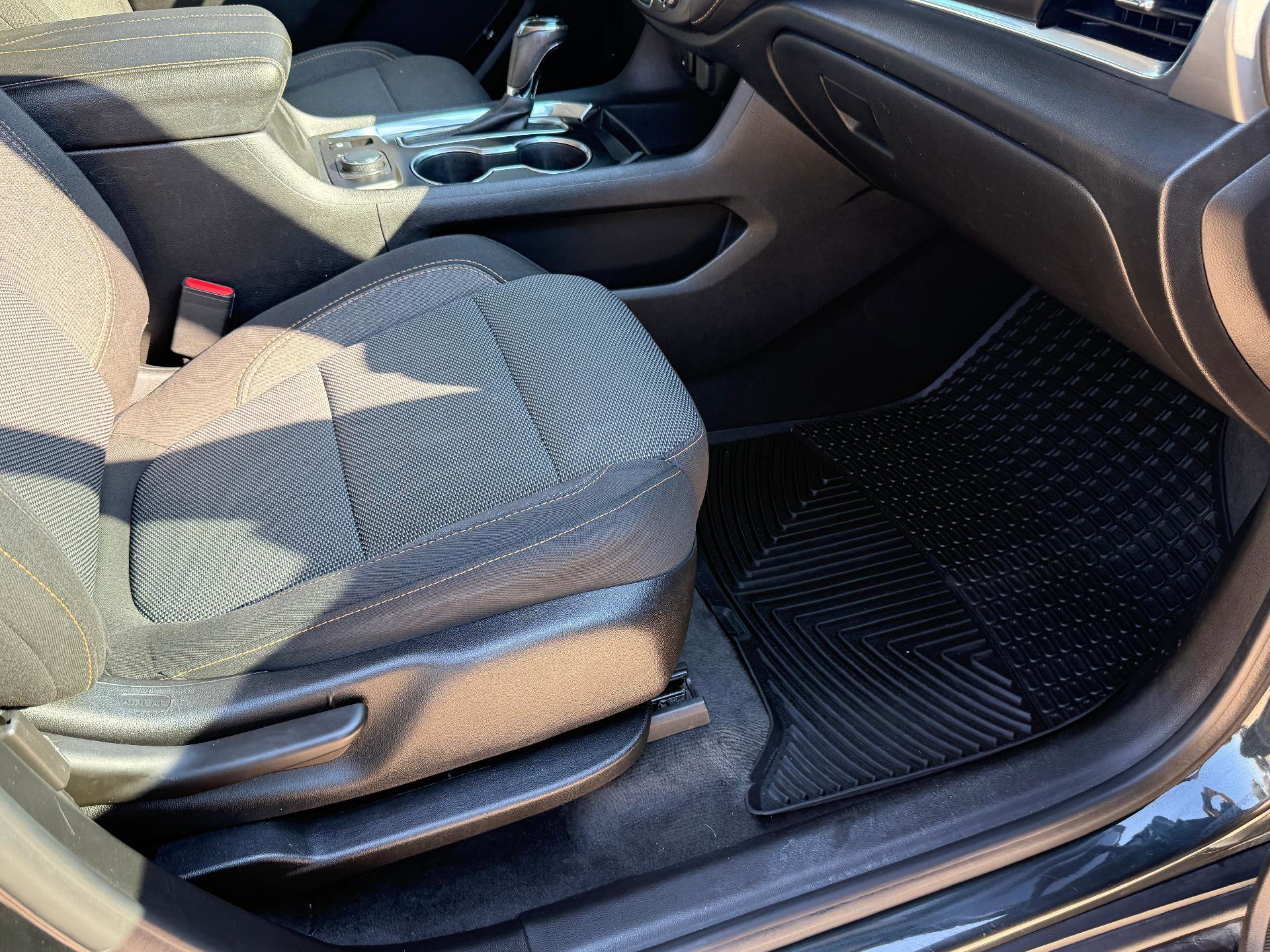 Used 2020 Chevrolet Traverse LT image 30