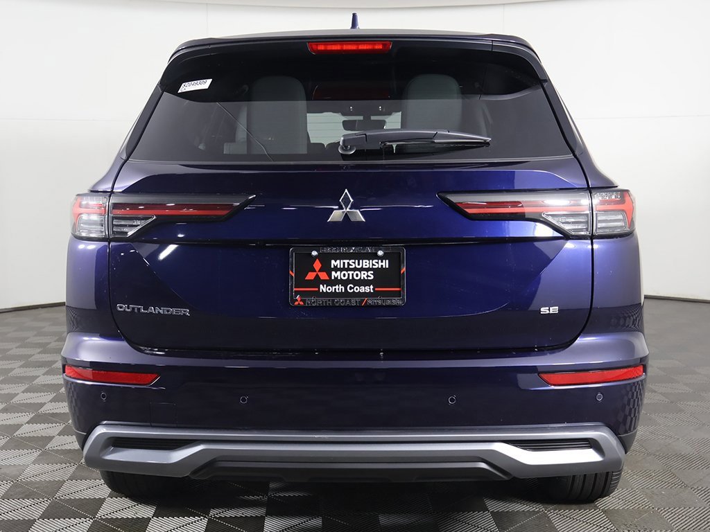 New 2025 Mitsubishi Outlander SE image 14