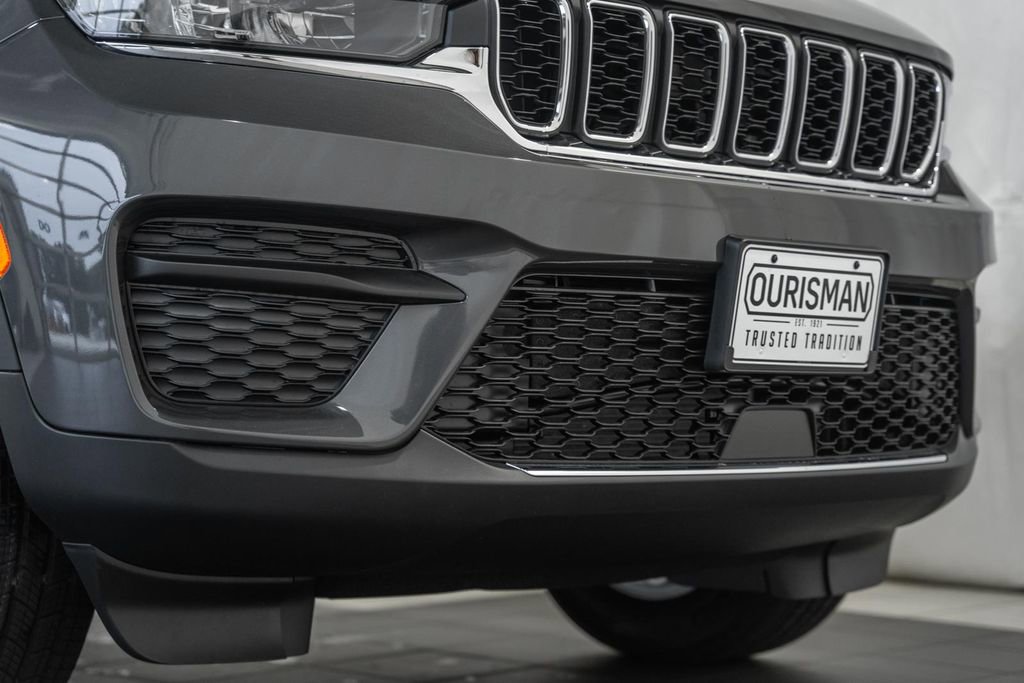 New 2025 Jeep Grand Cherokee Laredo X w/ Trailer Tow Package image 12