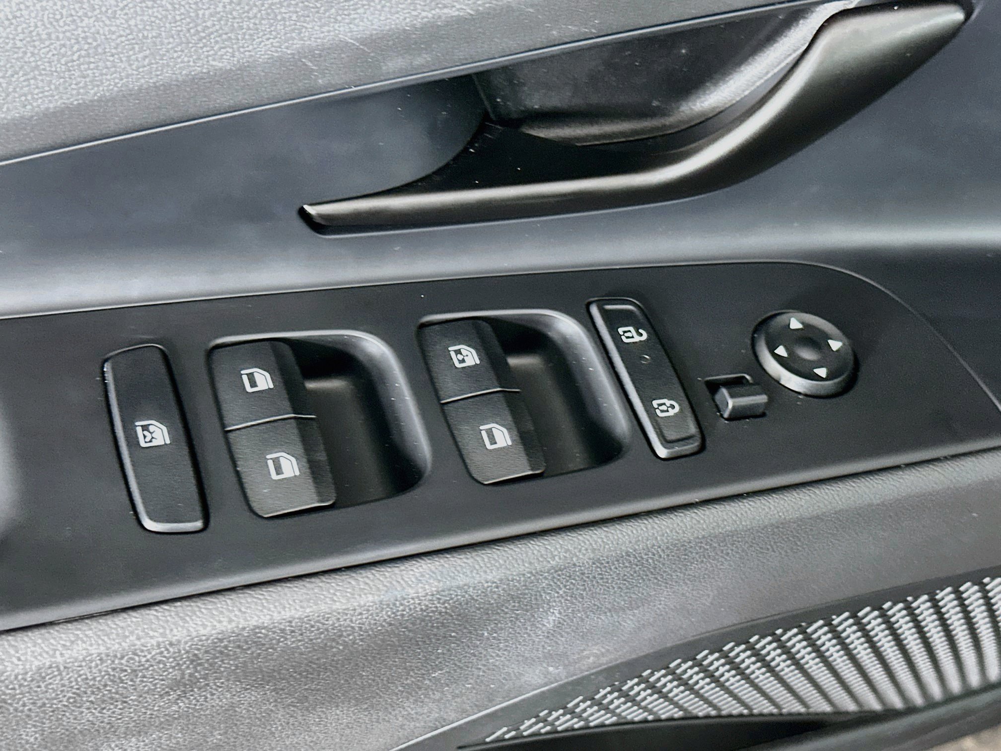 Used 2025 Hyundai Elantra Sport FWD image 15