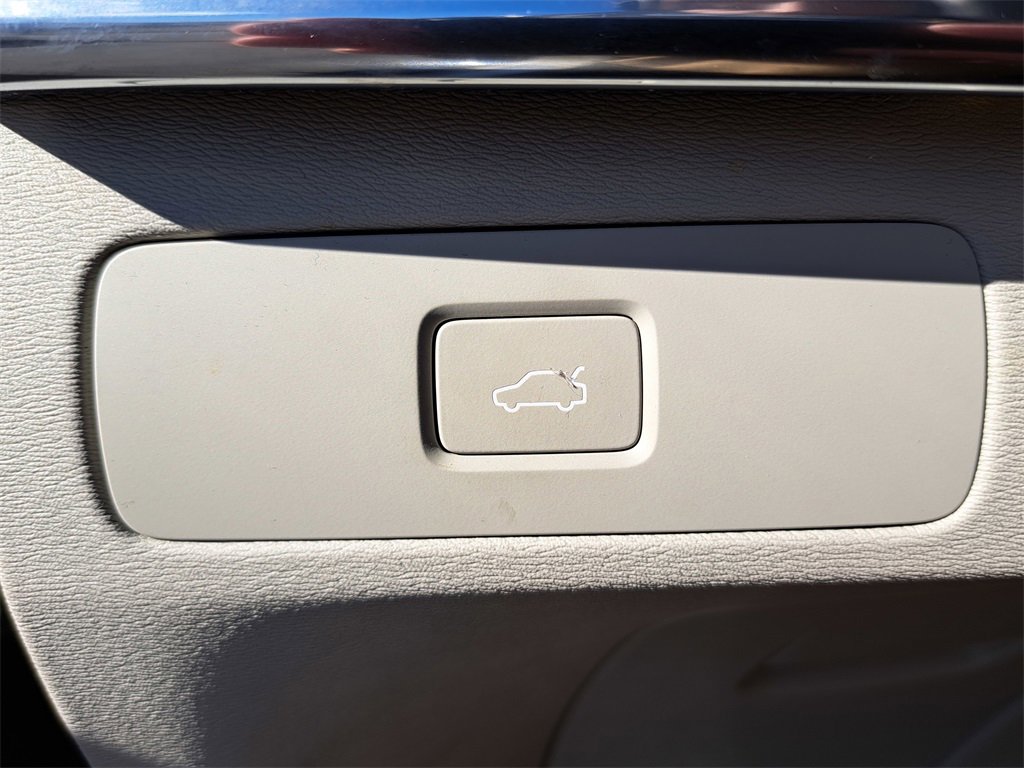 Used 2023 Volvo XC90 B6 Plus w/ Protection Package Premier image 10