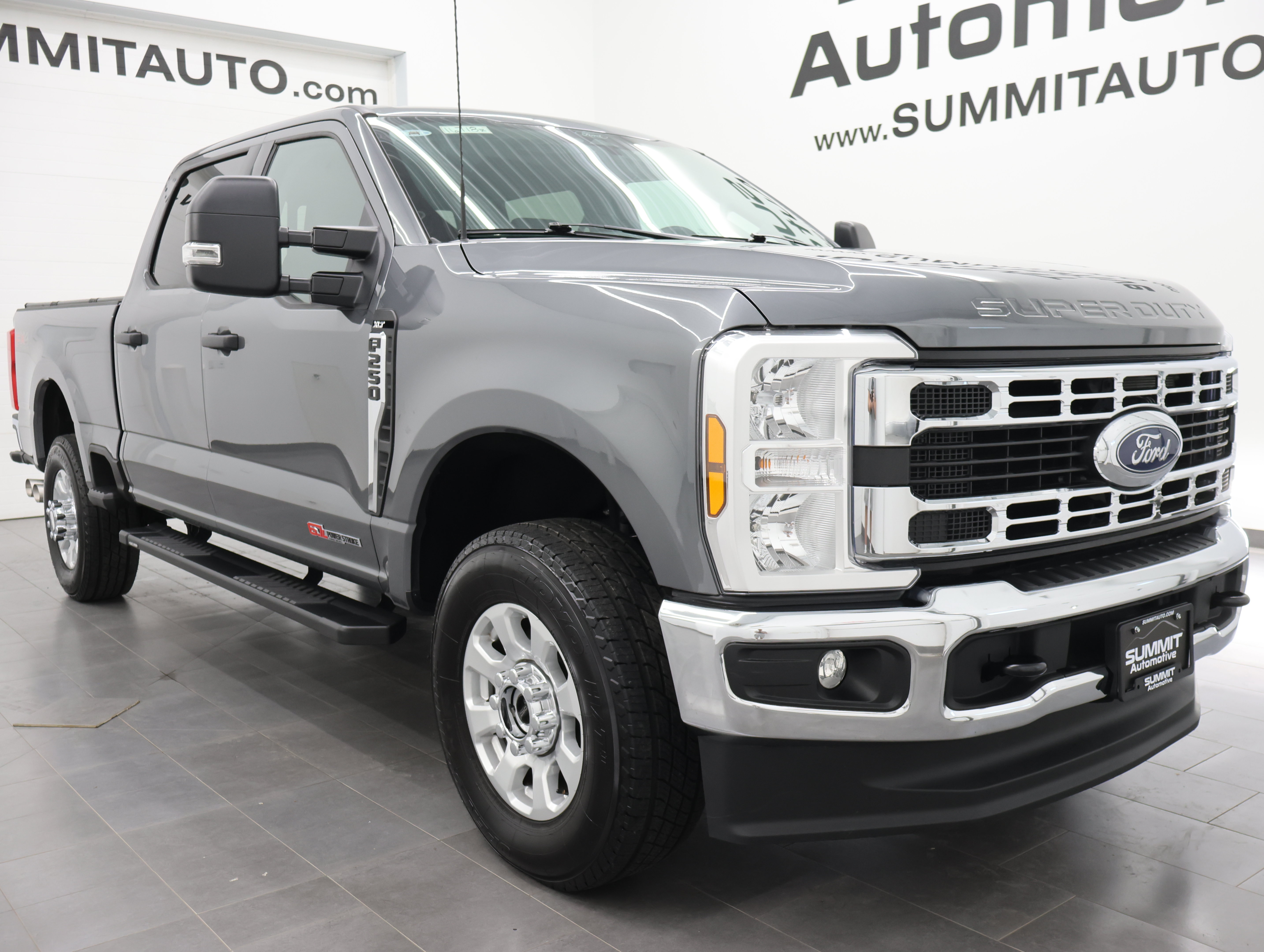 Used 2024 Ford F250 XLT AWD/4WD image 2