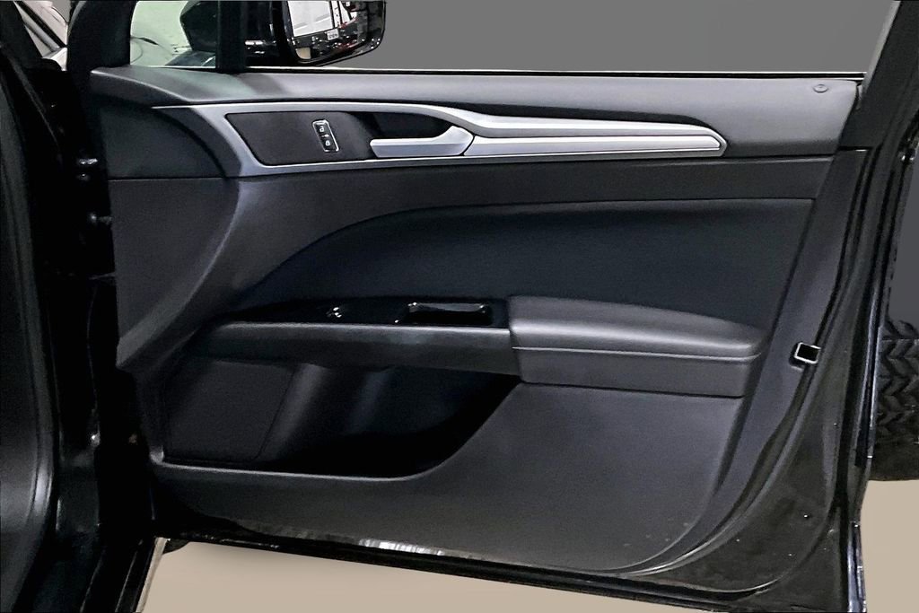 Used 2016 Ford Fusion SE image 26