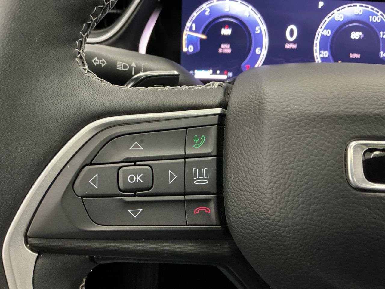 Used 2023 Jeep Grand Cherokee Altitude AWD/4WD image 23