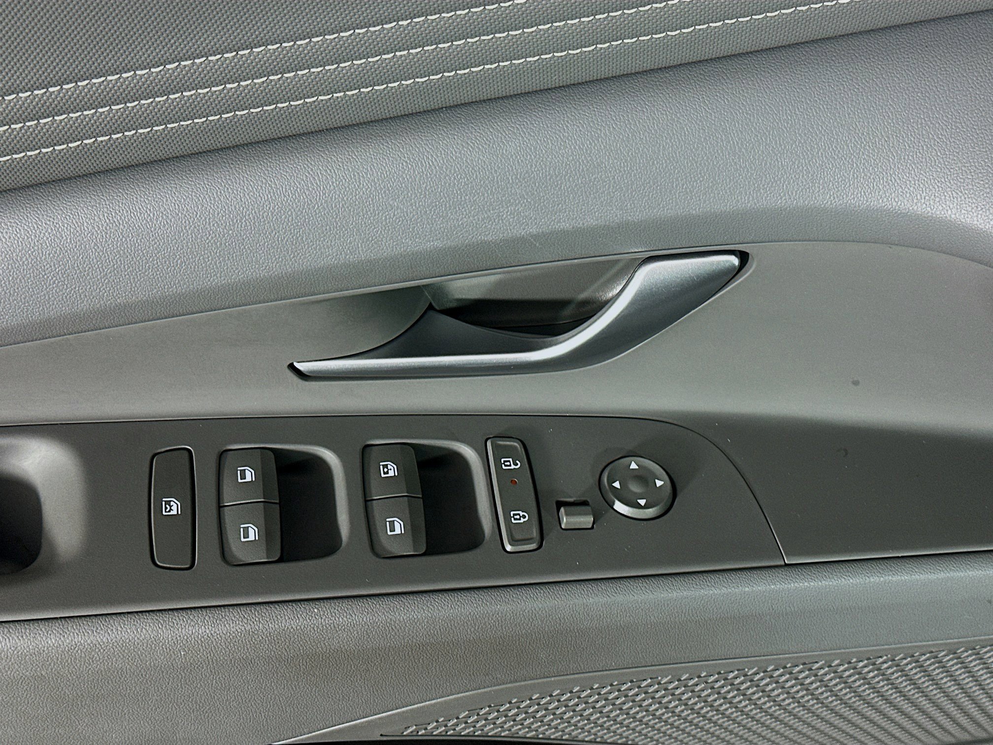 Used 2025 Hyundai Elantra SEL FWD image 15