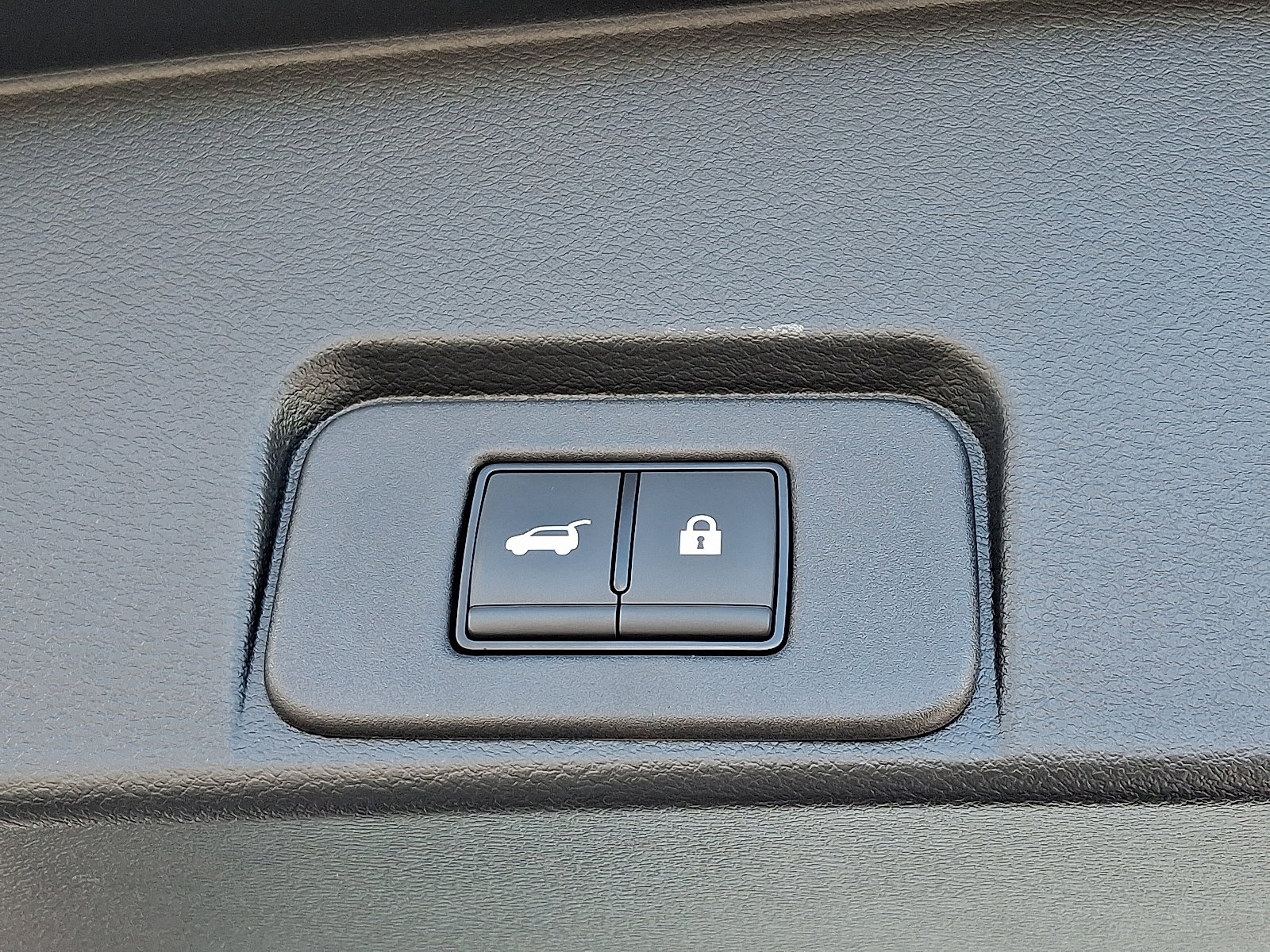 Certified 2025 Nissan Rogue SV image 28