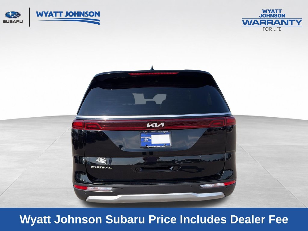 Used 2024 Kia Carnival LX FWD image 7