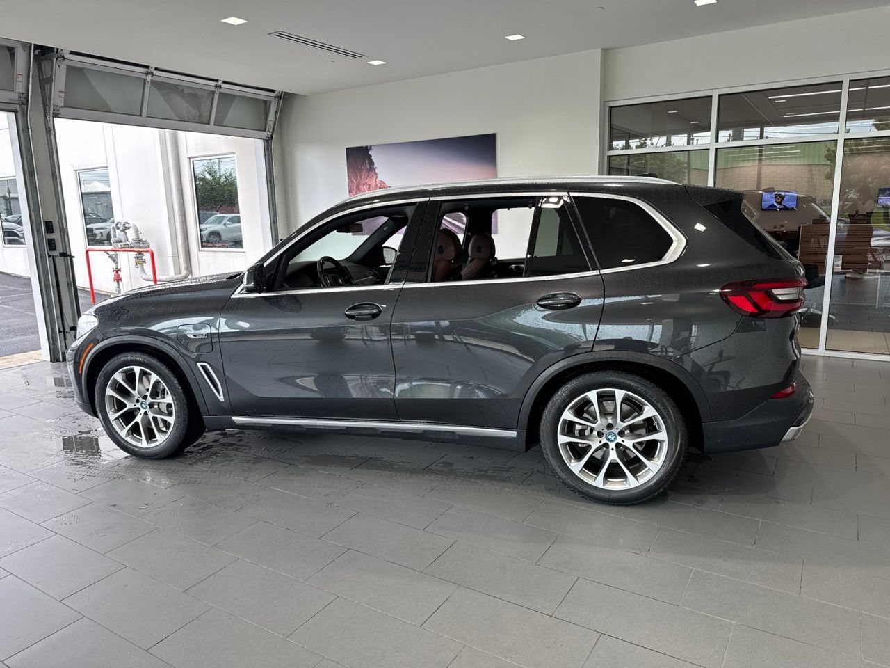 Used 2023 BMW X5 xDrive45e w/ Executive Package AWD/4WD image 5