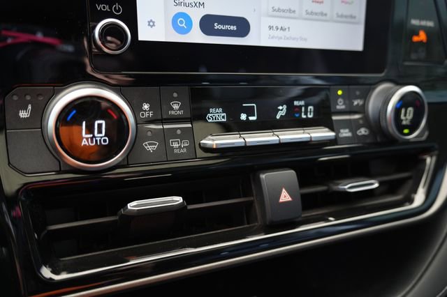 Used 2023 Toyota Highlander XLE image 15