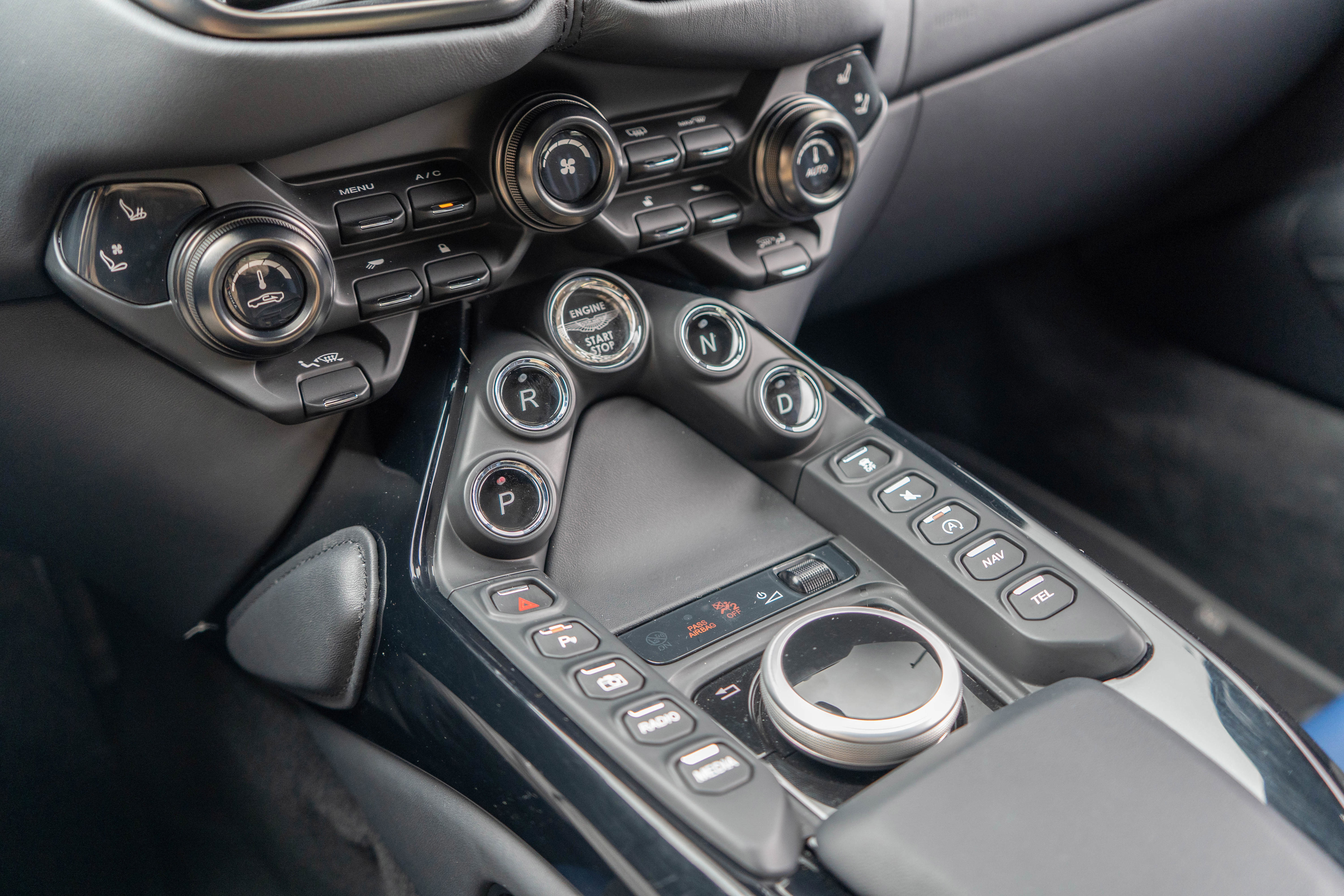 Used 2022 Aston Martin V8 Vantage Coupe image 41