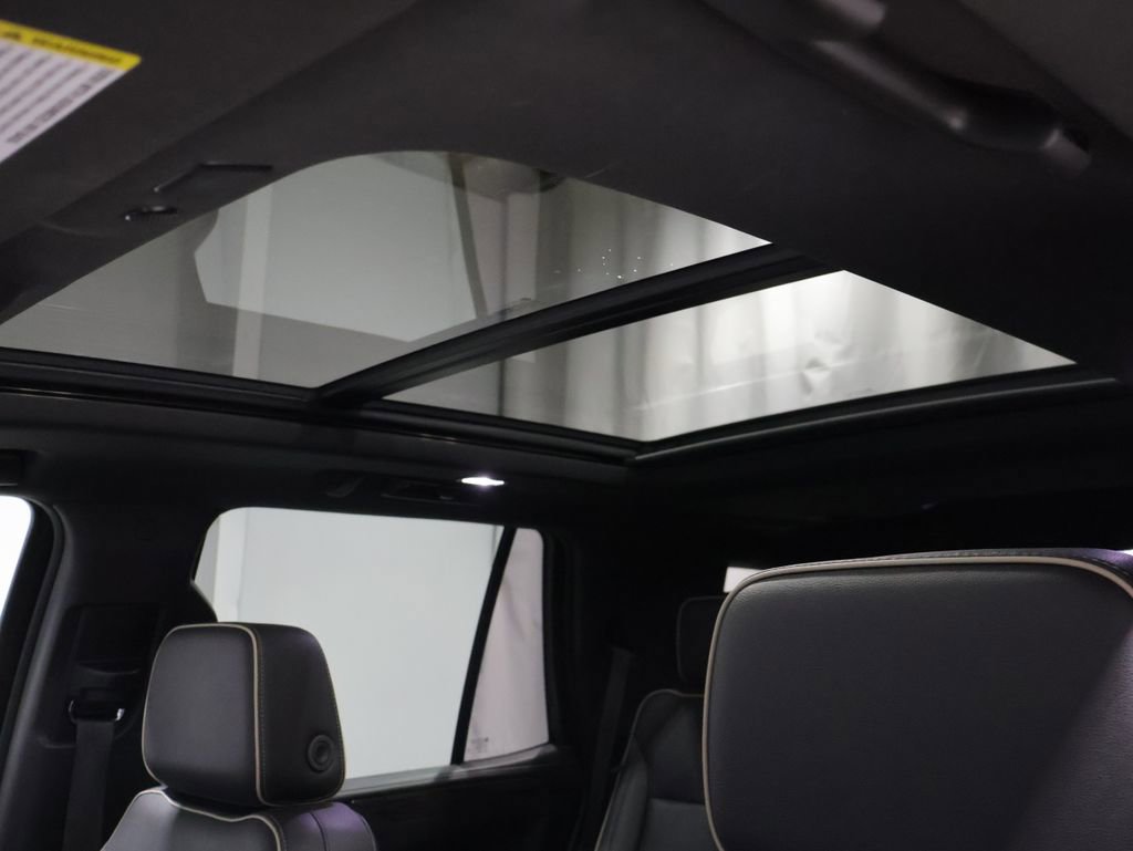 Used 2021 Chevrolet Tahoe Premier w/ Premium Package image 10