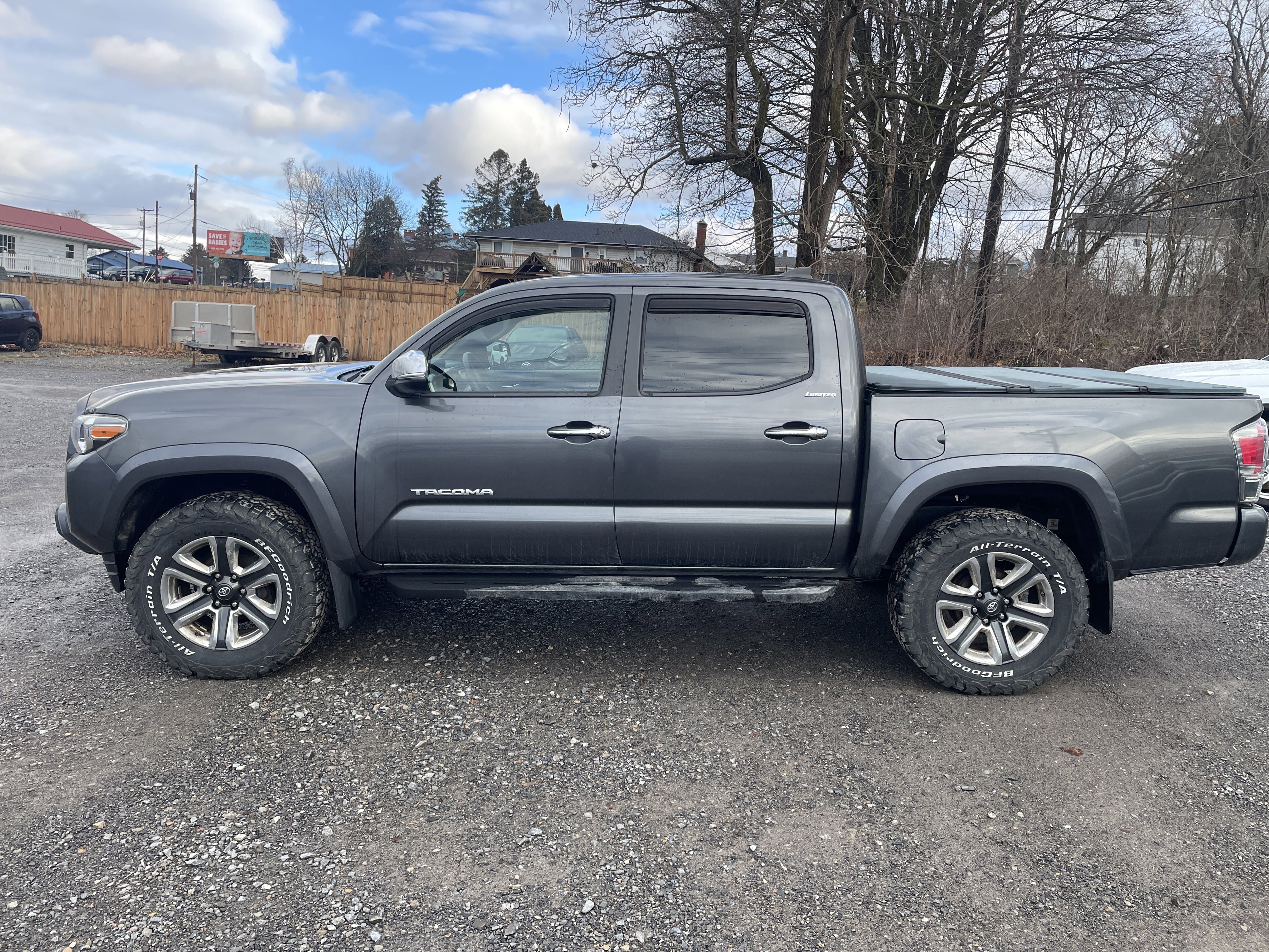 Used 2017 Toyota Tacoma Limited image 7