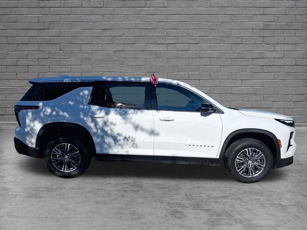 Used 2024 Chevrolet Traverse LS FWD image 11