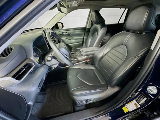 Used 2022 Toyota Highlander XLE AWD/4WD image 12