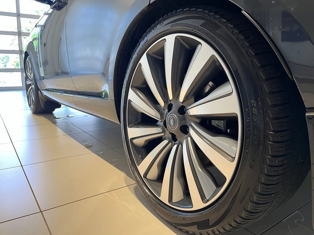 Used 2024 Land Rover Range Rover SV AWD/4WD image 18