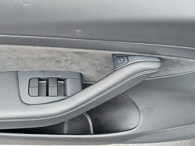 Used 2021 Tesla Model 3 Standard Range Plus image 22