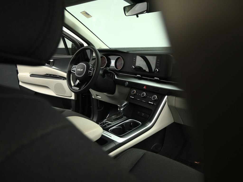 Used 2024 Kia Carnival LX image 66