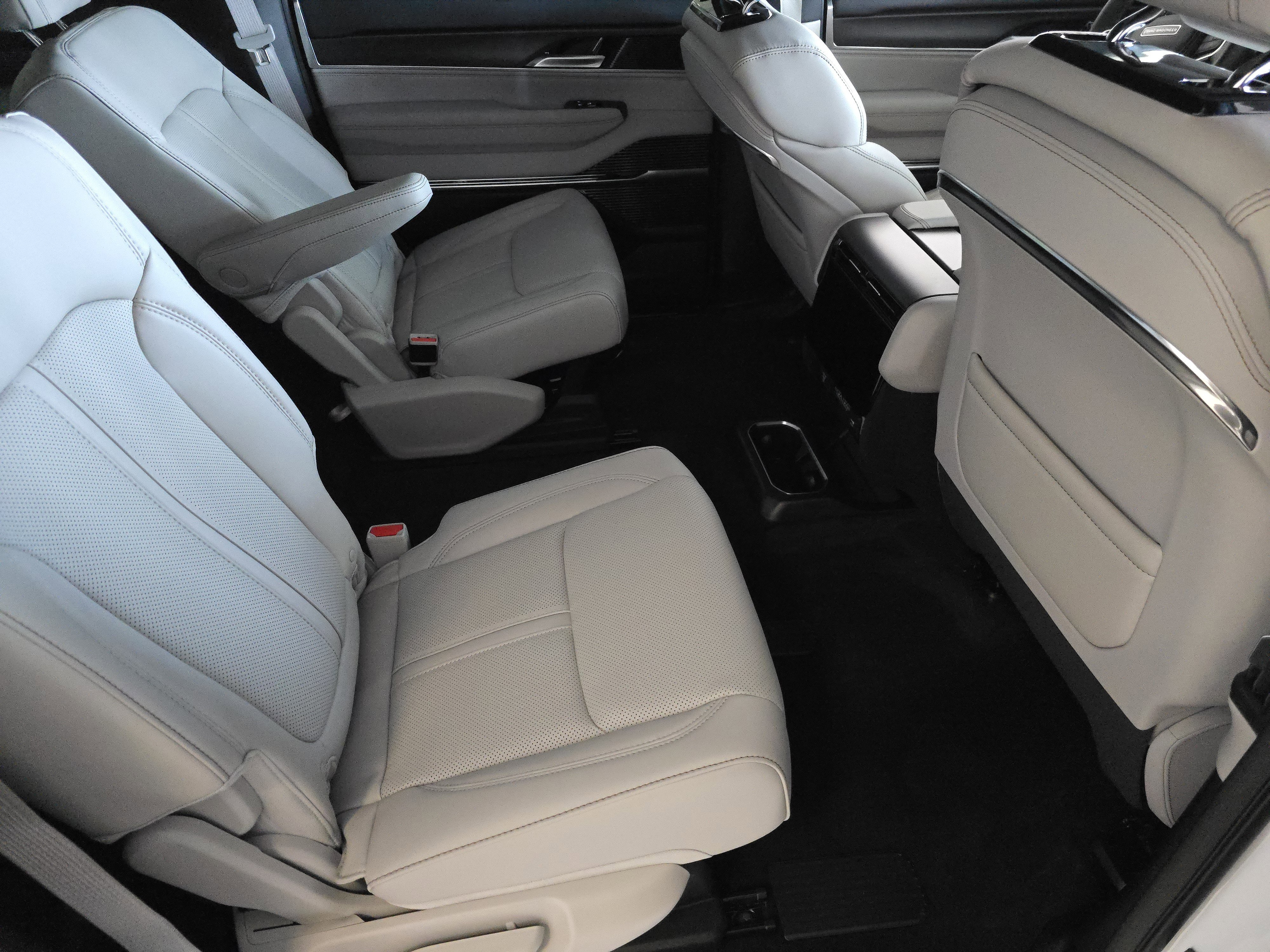 New 2026 Jeep Grand Wagoneer L Summit image 25